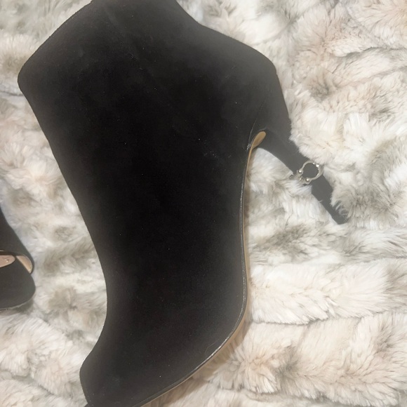 Coach Heels - Picture 2 of 10